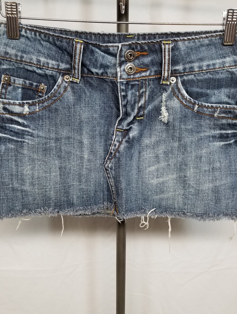 Urban Behavior Medium Blue Distressed Denim Junior Med Ultra Mini Skirt Cheeky